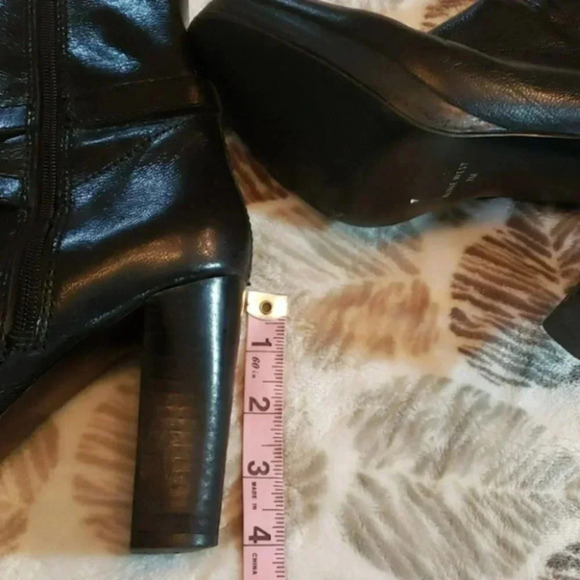 Nine West Varina 7M black leather 4” heeled ankle moto boots - Picture 6 of 7